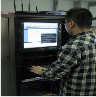 The student is adjusting the self-developed LAN security assessment system